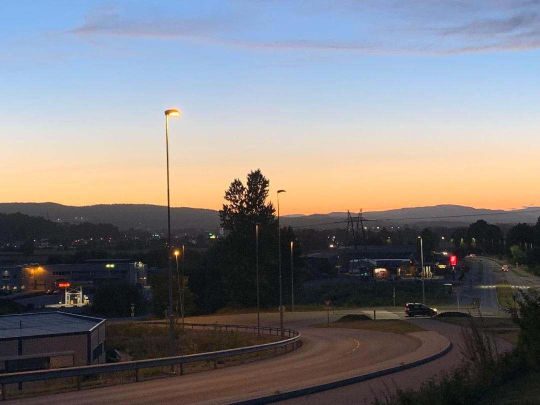 Trivelig Leilighet Gratis Parkering Pa Stedet! Leilighet Porsgrunn Eksteriør bilde